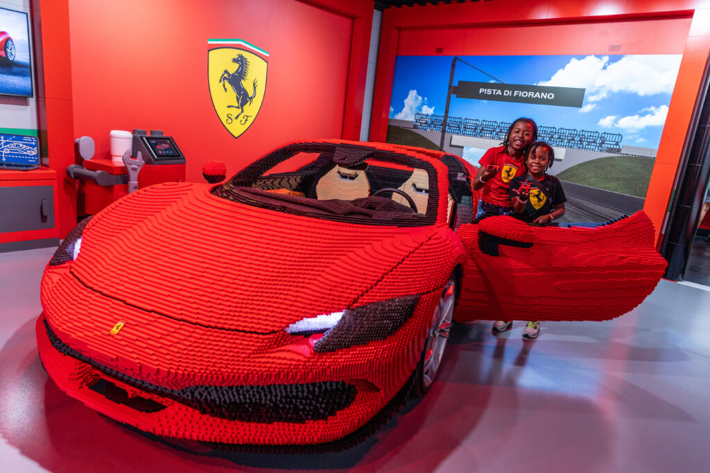 Ferrari construída com Lego