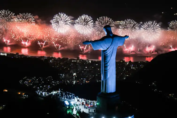 Além do Carnaval, o Rio de Janeiro celebra várias outras festas e eventos ao longo do ano.